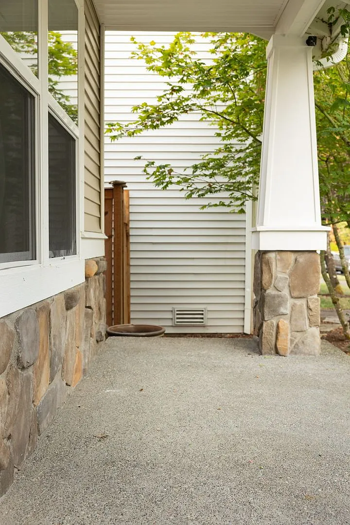 Updated 4 Bedroom DuPont Home for Rent — Photo 3