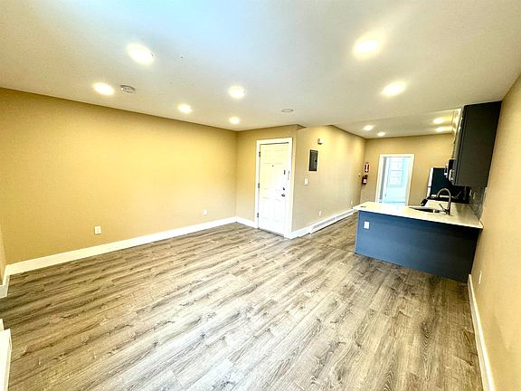 4th image of 266 Summit Ave #3C