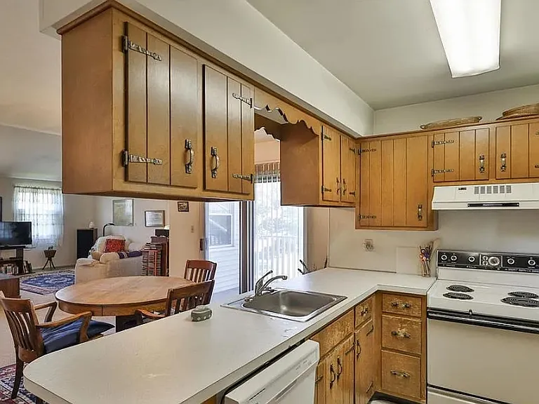 102 Drift Ct #B — Photo 1