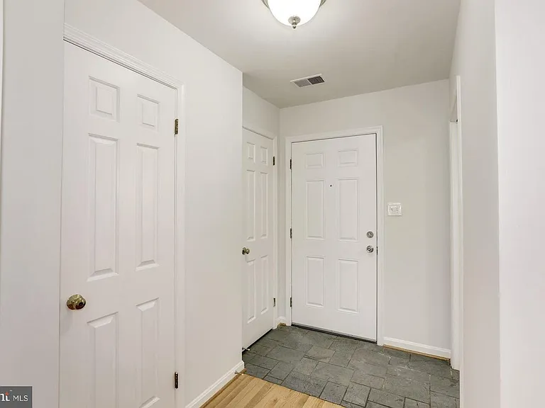 629 N Abingdon St — Photo 11