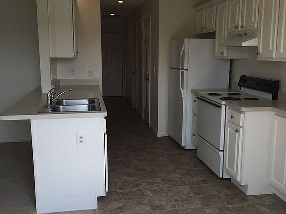 5th image of 931 Jasmine Ln APT B