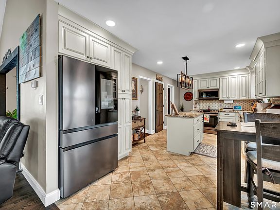 5th image of 24 Colonial Ridge Drive