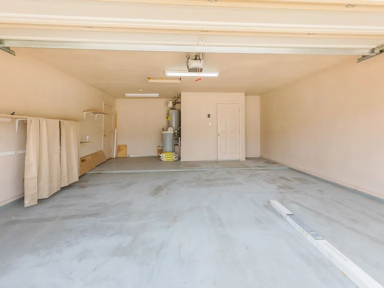 2400 Saguaro Loop — Photo 28