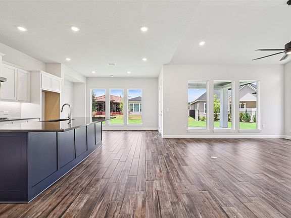 4th image of 329 Sweeping Sage Ln