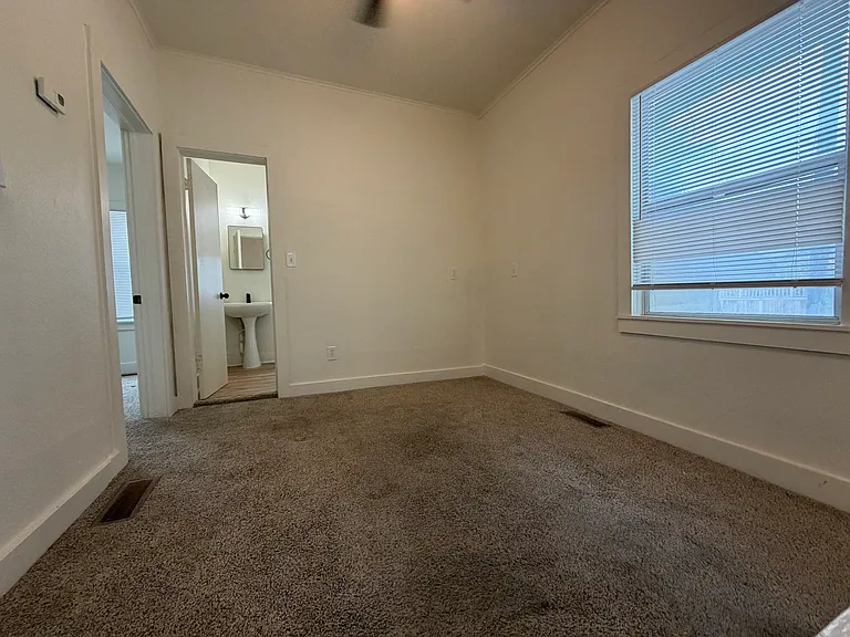715 Asp Ave #7 — Photo 8