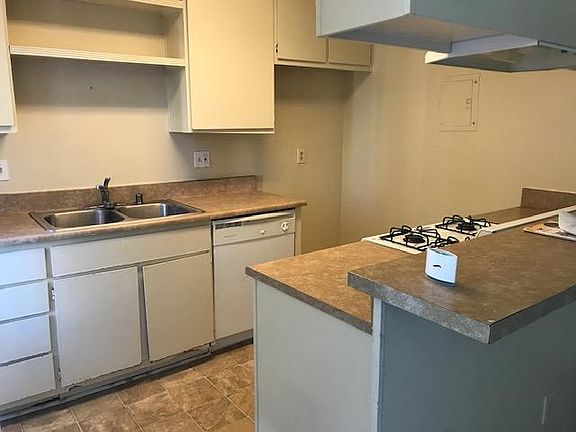 3rd image of 1340 Cabrillo Park Dr APT E