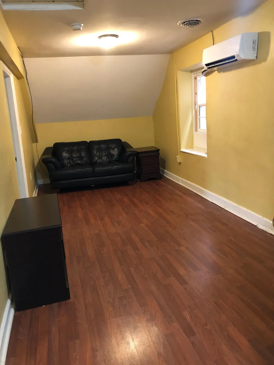 Building Photo - 123 E Pitt St #301