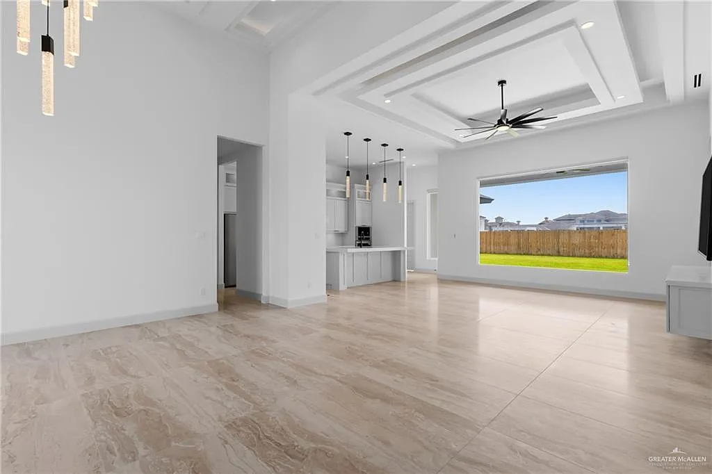 4 bed, 3.5 bath, 2200 sqft, $3,700 — Photo 4