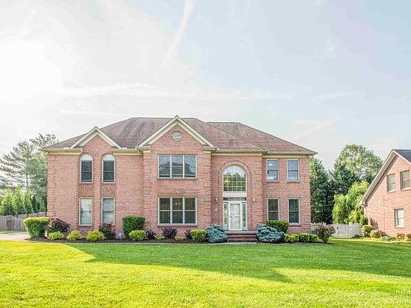 2nd image of 10710 Eagle Glen Dr