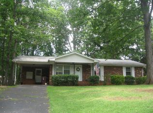 121 Regency Dr, Reidsville, NC 27320