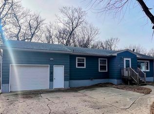 614 W 5th Ave N, Estherville, IA 51334