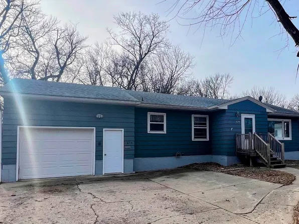 614 W 5th Ave N, Estherville, IA 51334