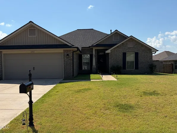 1687 Grayce Dr, Southaven, MS 38671