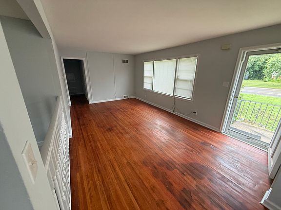 4th image of 7314 E Lincoln St