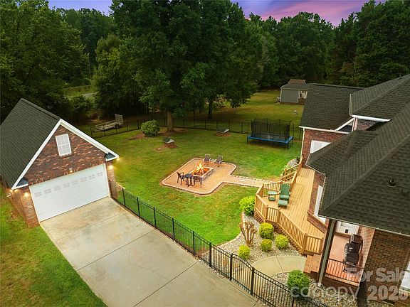 2nd image of 115 S Gibbs Rd