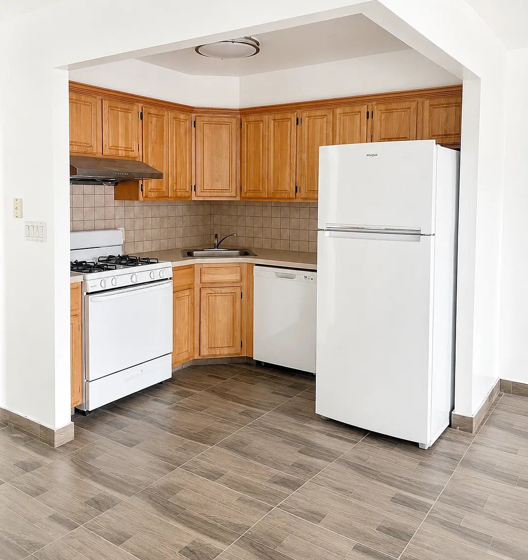 3 bed, 1120 sqft, $3,500 — Photo 4