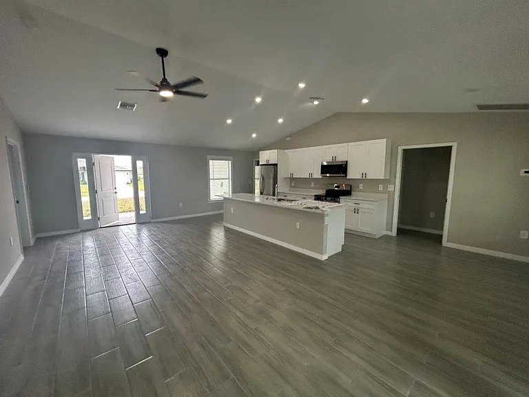 1312 NE 1st St — Photo 2