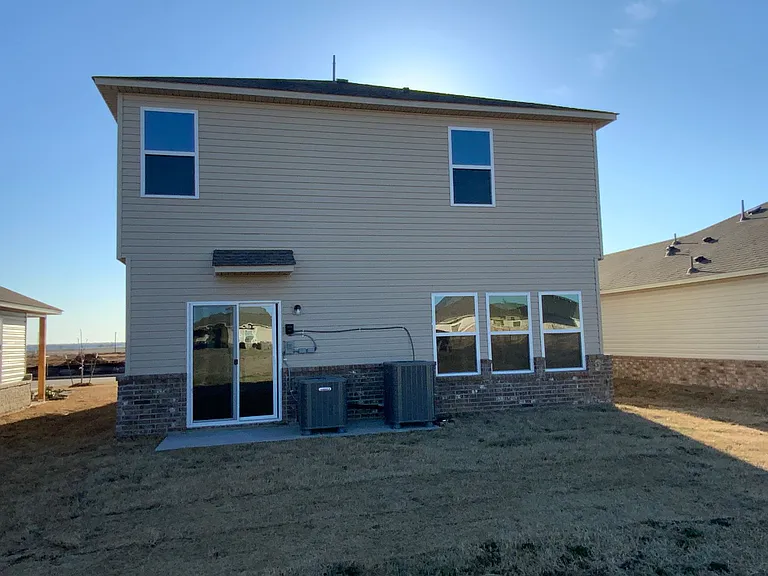 1841 Easton Ln — Photo 11
