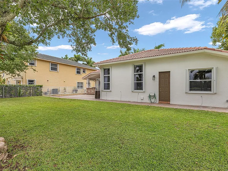 950 Marina Dr — Photo 44