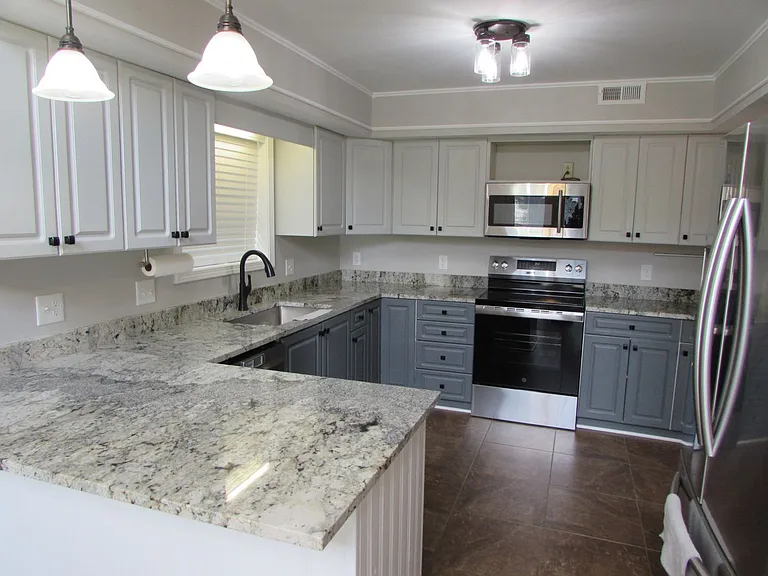 106 Yorkshire Dr — Photo 3