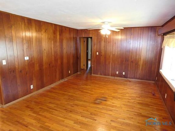 2nd image of 420 E Elm St