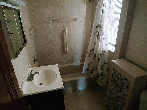 4th image of 5805 W Barry Ave #1E