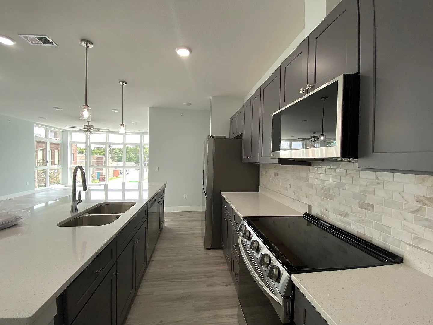 132 E University — Photo 3