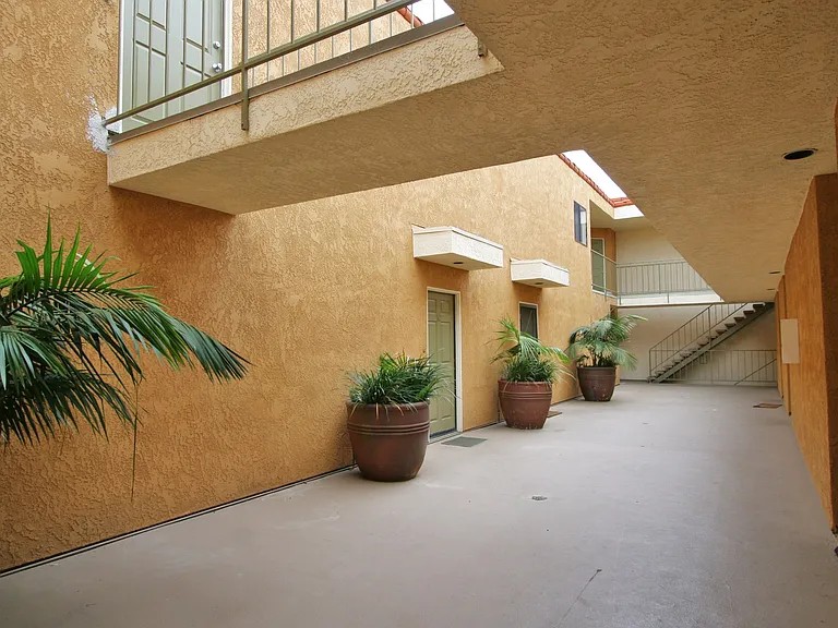 1029 Mira Mar Ave — Photo 3