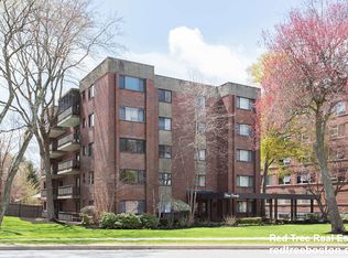 320 Hammond Pond Pkwy APT 203, Chestnut Hill, MA 02467