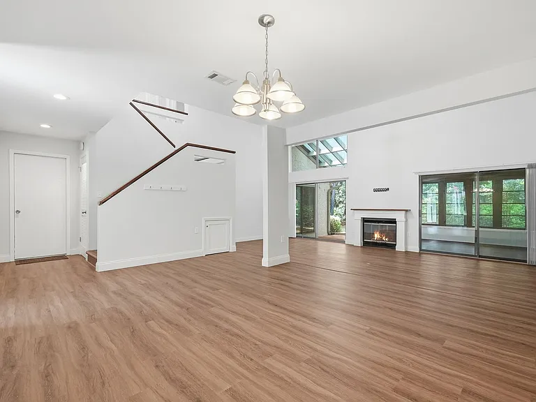 114 Gleneagles Dr — Photo 13