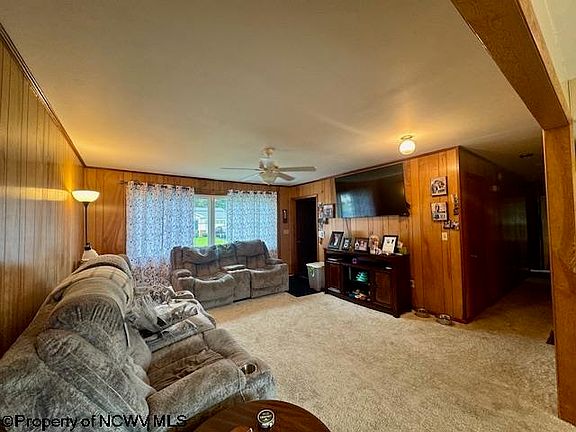 3rd image of 210 View St