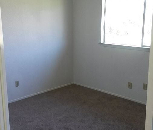 3rd image of 450 N Live Oak Ave
