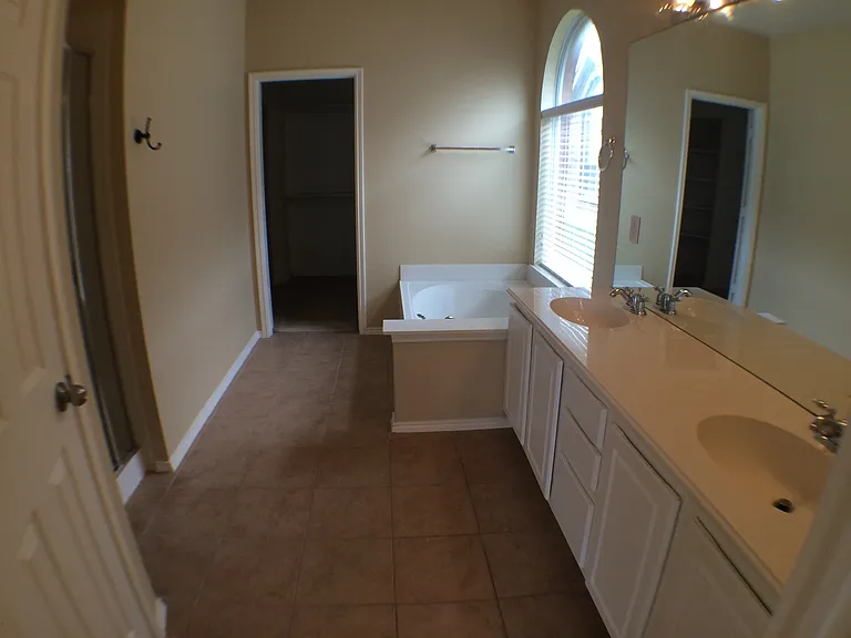 2509 Nueces Cv — Photo 9