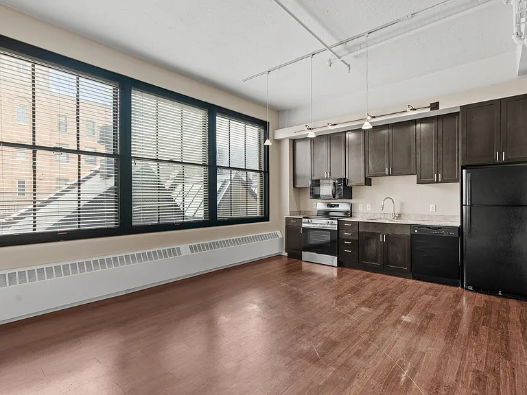 430 Oak Grove — Photo 43