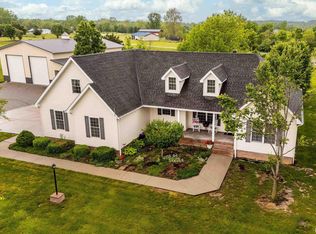 5963 Lakeview Dr, Carterville, IL 62918