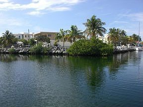 2nd image of 186 Bahama Ave