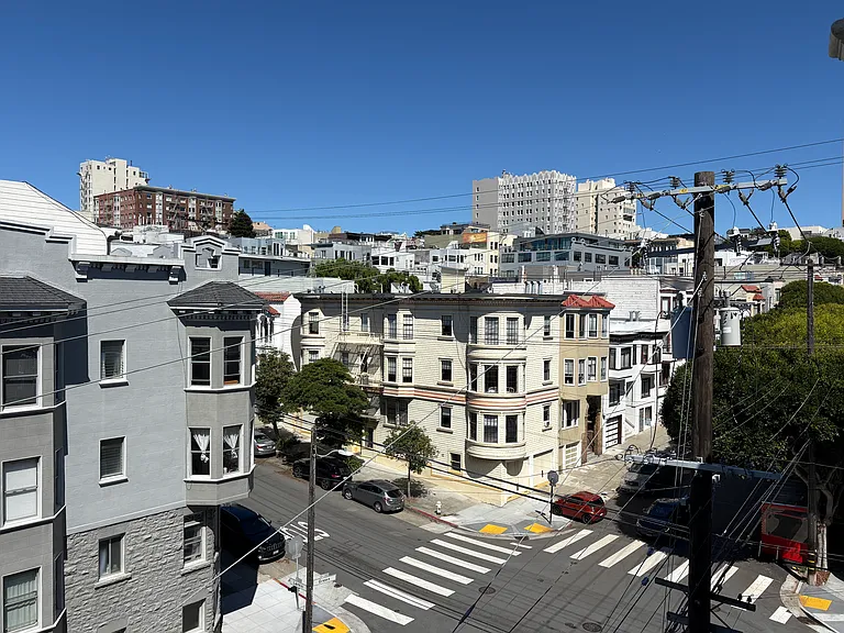 Russian Hill Apartments — Photo 26
