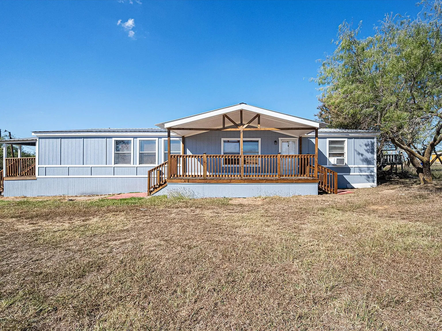 3 bed, 1960 sqft, $2,125 — Photo 1