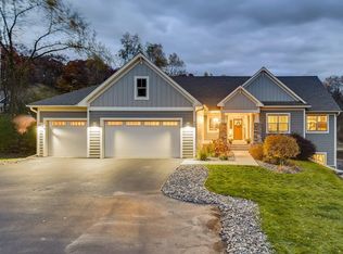 859 Prairie Meadows Dr, Hudson, WI 54016