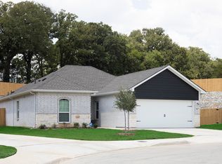 141 Lawndale Ln, Mabank, TX 75147