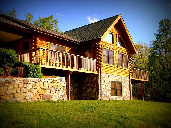 Beautiful Log Home 