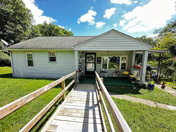 283 Saddleshop Rd, Oak Hill, WV 25901