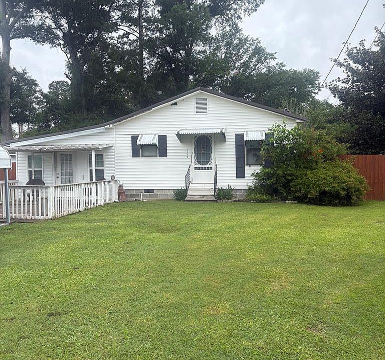 1st image of 709 S Berrien St