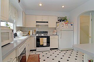 3rd image of 7108 N Kedvale Ave