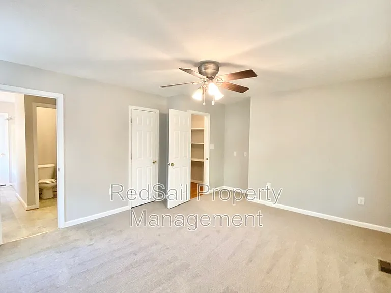 102 Thunderbird Ln — Photo 15