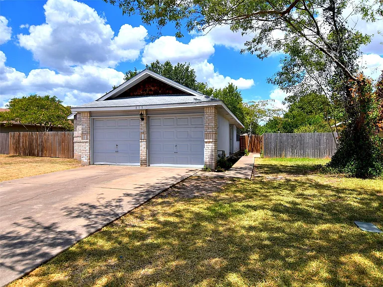 813 Primrose Ln — Photo 4