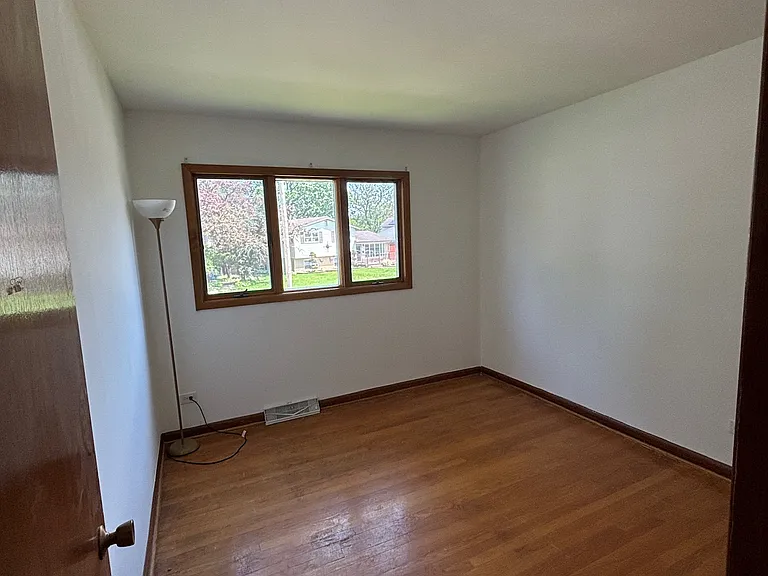 172 N Floyd Ln — Photo 17