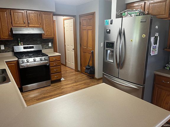 5th image of 323 N Deer Path