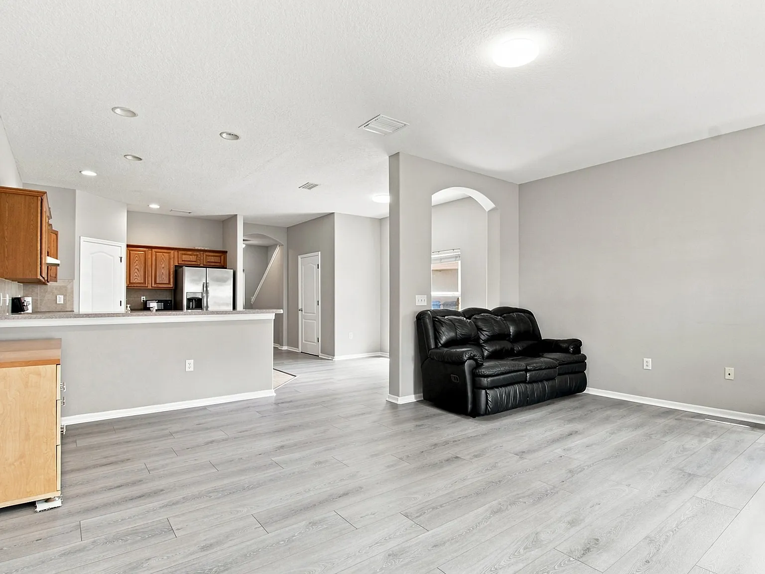 3 bed, 1832 sqft, $2,300 — Photo 3