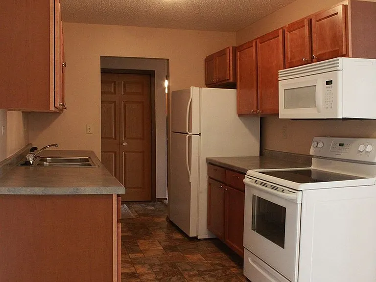 Southview Apartments — Photo 3